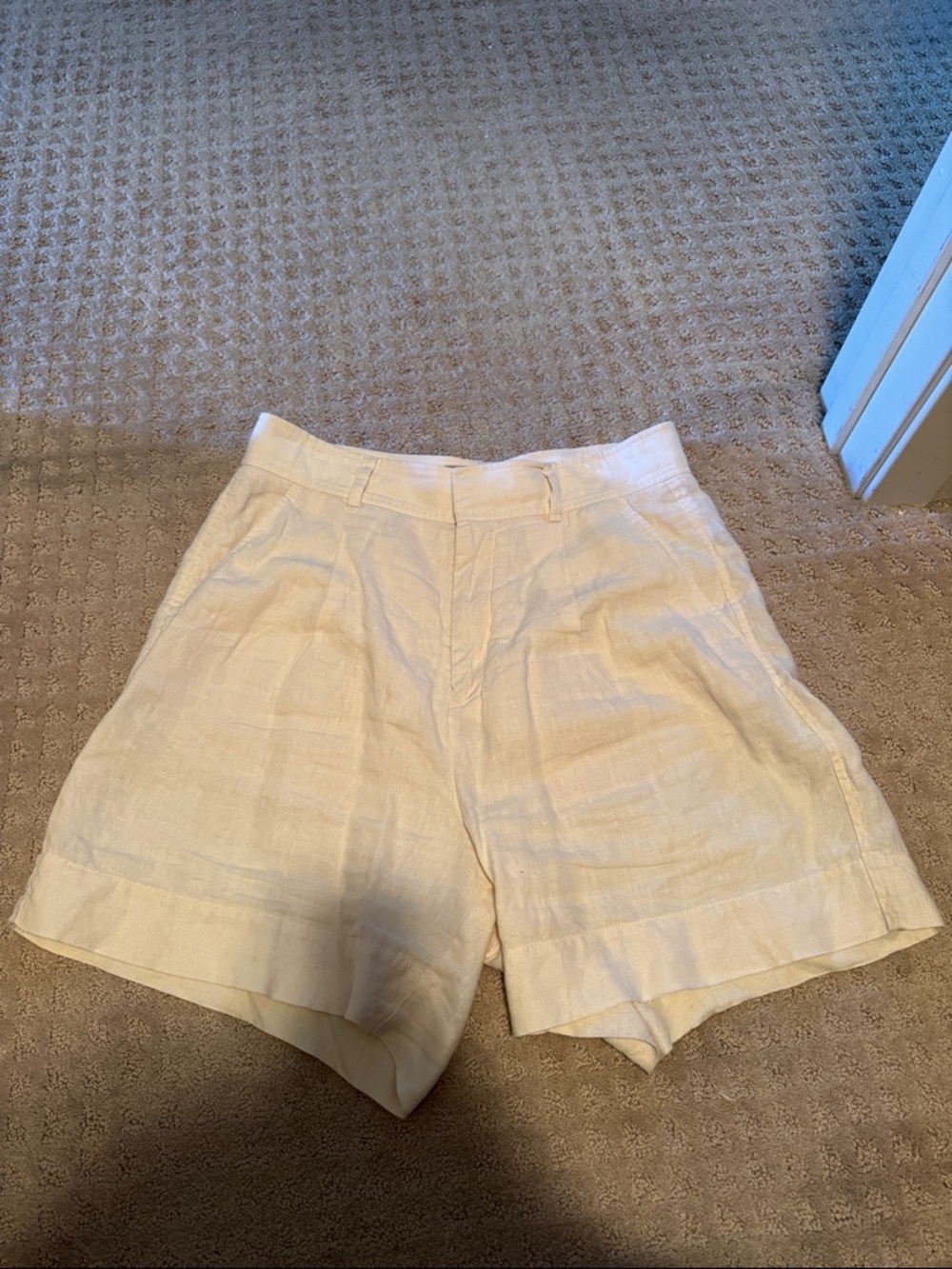 Everlane High Waist Linen-Blend Shorts in Light Cream